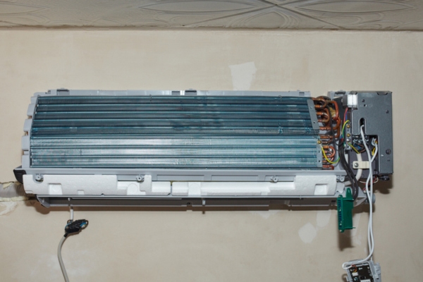 ductless air conditioner with exposed coil fins