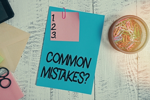 common mistakes written on a colored paper depicting air conditioning mistakes