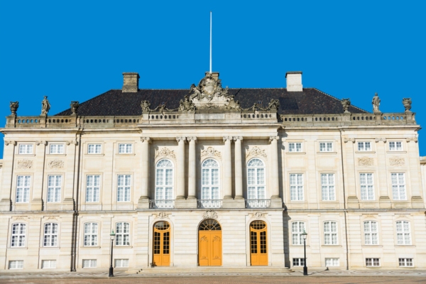 image of a historical palace depicting central heating in palaces and noble estates